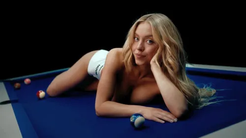 Sydney Sweeney, goală într-un clip care promovează predicțiile sportive (foto: Instagram)