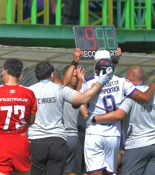 Panică în Superliga    FOTO.  Charpentier,  accidentat de un coleg  » A fost scos cu greu de pe teren și trimis la spital