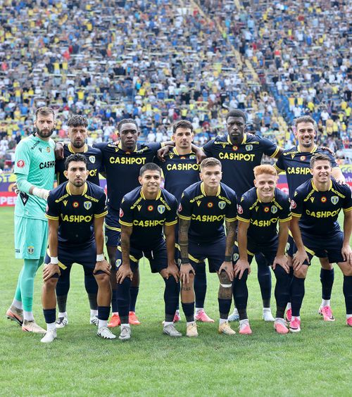 Gazonul le pune probleme   Petrolul vrea să se mute pe alt stadion, din cauza terenului  de pe „Ilie Oană”  » Antrenorul a răbufnit: „Nu e normal!”