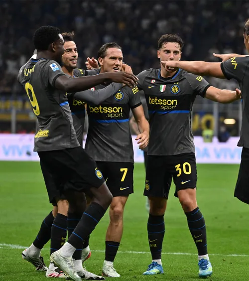 Italia e la picioarele lui Chivu  Antrenorul român, lăudat după victoria lui Inter:  „Echipă «nebună»!”