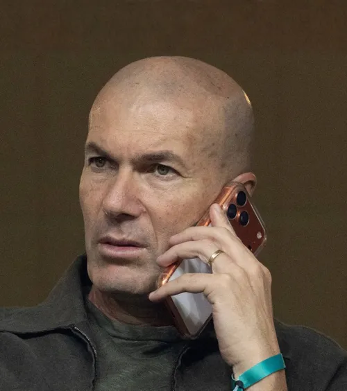 Zidane, pregătit să intervină  Planul lui „Zizou” pentru a aplana  conflictul dintre Mbappe - Dembele