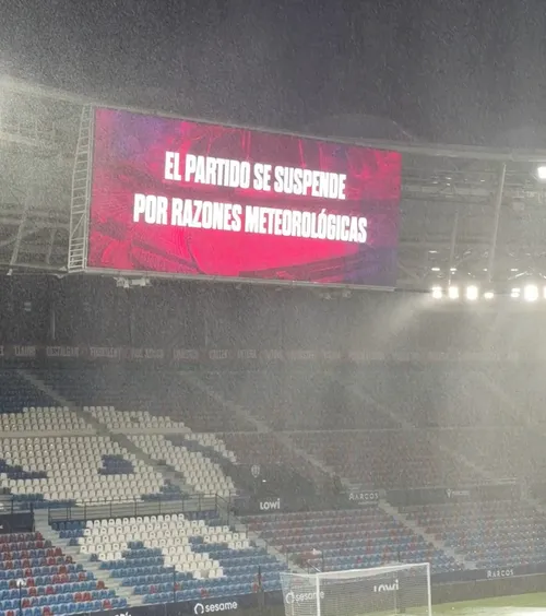 Meci amânat în La Liga   FOTO+VIDEO.  Vremea extremă i-a panicat pe spanioli. Și-au adus aminte de catastrofa care  a ucis peste 230 de persoane