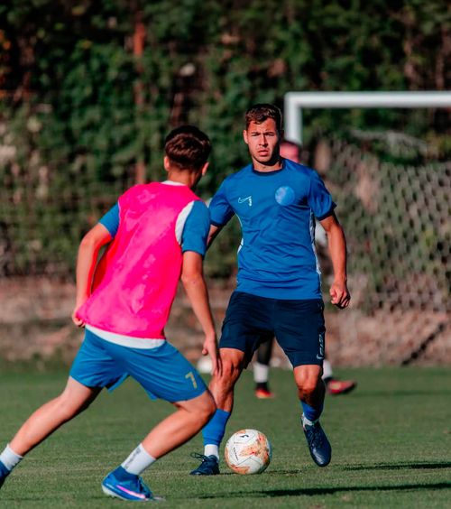 Stema clubului, aruncată la gunoi  Identitatea unui club de tradiție,  ștearsă de pe tricouri