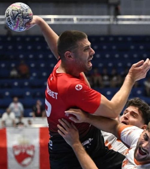 Dinamo, remiză dramatică  „Dulăii” au fost  foarte aproape  de prima victorie a sezonului în EHF Champions League. Cum arată clasamentul