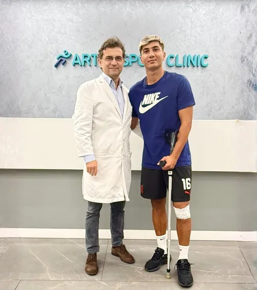 Operat de chirurgul fotbaliștilor   Alex Musi, la  același medic  la care a ajuns și Epassy. Când va reveni