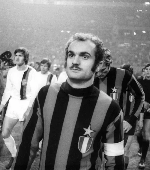 Tragedie în Italia  A murit unul dintre cei mai  faimoși jucători din istoria lui Inter.  Mesajul transmis de echipa lui Cristi Chivu