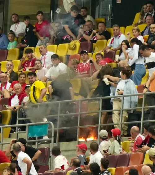 „Afectează imaginea clubului”   VIDEO.  Farul,  reacție dură  după ce o torță aruncată de propriii fani a lovit o mamă și un copil