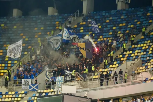 Torță aruncată de suporterii Farului FOTO Iosif Popescu/GOLAZO.ro