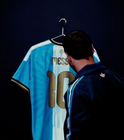 „Un tricou pentru toată viața”    VIDEO+FOTO:  Cum arată tricoul și ghetele speciale pe care Messi le va purta  în meciul de retragere  cu Argentina