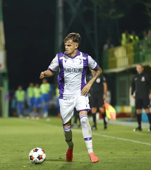 Criticat de fani, apărat de tată   Antrenorul liderului din Liga 2 a răbufnit:  „Câtă ipocrizie!”  » Fiul său evoluează la FC Argeș
