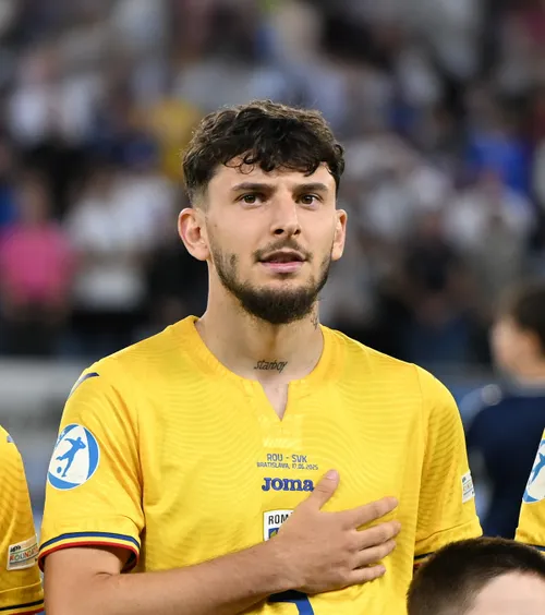 „Ce pot să zic?”   Jucătorul  lăsat acasă  de Hagi a rupt tăcerea: „N-am vorbit. Poate mă urmăresc, nu știu”