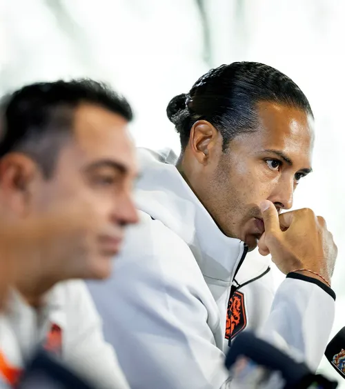 „O prostie totală”   VIDEO.   Virgil Van Dijk,  moment tensionat la conferință: „Am distrus fotbalul olandez?!”. Ofițerul de presă a intervenit