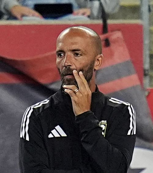 „Nu uita că e un joc al bărbaților”  Antrenor dat afară după  replica sexistă  spusă arbitrei + ce gest a făcut