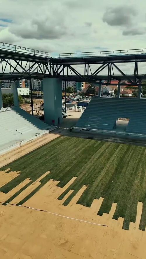 „Montăm gazonul”   FOTO   Stadionul echipei de tradiție  e aproape gata: imagini cu terenul de joc