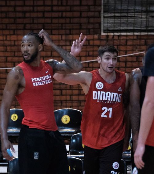 CS Dinamo și-a demolat adversara    VIDEO.  Roș-albii, cu un pas în grupele  FIBA Europe Cup