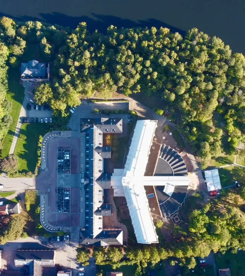 Lux nordic pentru tricolori   FOTO:   Aici stă România la Stockholm:  hotel deschis de nici un an, fostă cazarmă, spa de 2.500 mp și stadionul la câteva minute