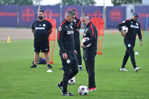 Laurențiu Reghecampf, prezentare + primul antrenament. Foto - Raed Krishan (22).JPG