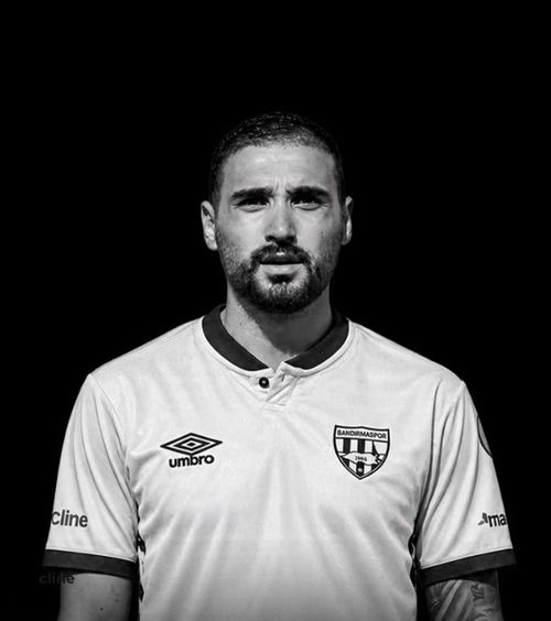 Tragedie în Turcia   Un fotbalist a pierdut lupta  cu o boală cruntă  » Mesajul emoționant postat de clubul său