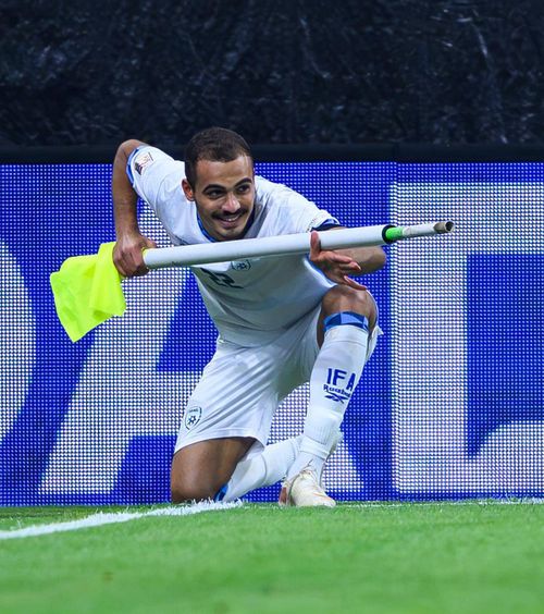 Armă sau tac de biliard?   FOTO.  Atacantul Israelului, eliminat pentru  modul în care a sărbătorit  golul cu Austria: „Stupid! Nu-și are locul în fotbal!”