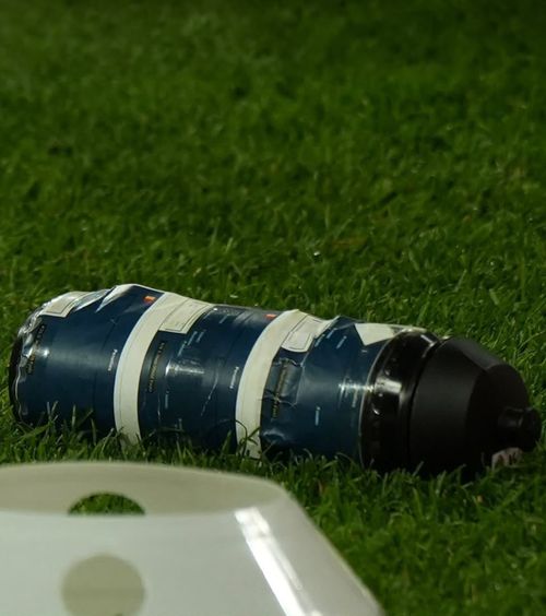 „Fițuica” secretă a lui Viktor Johansson     FOTO EXCLUSIV GOLAZO.ro  Portarul Suediei și-a lipit pe bidon  unde bat  tricolorii penaltyurile