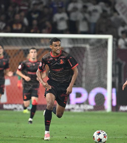 Primul titlu după 20 de ani?  Cum vede atacantul lui Dinamo  șansele pentru trofeul  așteptat de toată suflarea alb-roșie