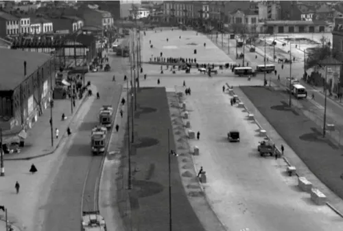 Până se întoarce tramvaiul în Piața Unirii, facem o călătorie cu el prin Vechiul București, când trecea prin inima orașului