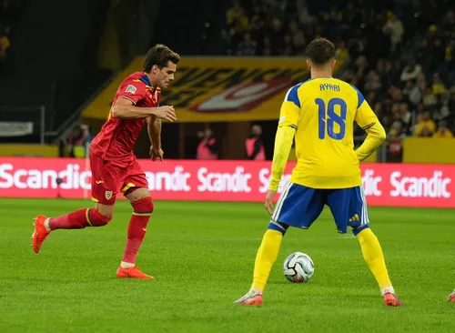 Hagi se pregătește să șuteze după ce Marin i-a pasat cu călcâiul în minutul 59. Fotografii Iosif Popescu