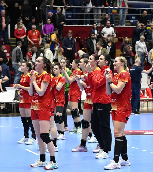 România, învinsă în semifinalele Euro Cup   „Tricolorele”, surclasate de Danemarca  la București: „E inacceptabil” » Duel de foc în finala mică