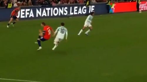 Faultul lui Bernardo Silva asupra lui Martin Odegaard în Norvegia - Portugalia Foto captură VIDEO X .jpeg