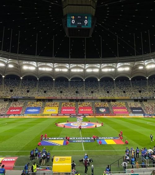 Dezolanta Arenă fără suflet  Acum plătim pentru „scandalul Kosovo”. 55.000 de locuri goale la  România - Bosnia. Se aud jucătorii vorbind în liniștea totală
