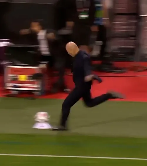 Explozia lui Zidane   FOTO:  Cum a reacționat selecționerul Franței după  cursa senzațională  a lui Olise: „Mi-am spus: «O să înscrie!»”