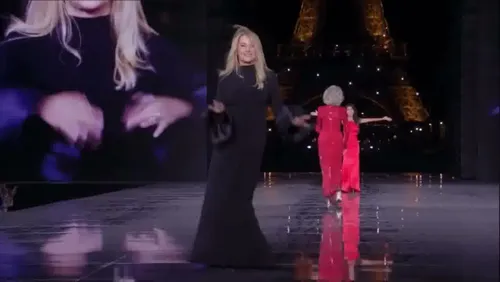 Nadia Comăneci, pe podium la Le Defile L’Oreal Paris. Foto: Instagram, @atubodycouture