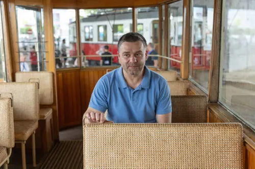 ESENȚIAL | Primarul Ciucu vrea să împrumute 350 de milioane de euro de   pentru transportul public din București. Banii, pentru tramvaiul pe Prelungirea Ghencea, troleibuze noi