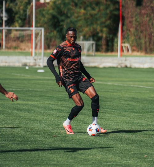 Dinamo  - Metaloglobus amical FOTO FB Dinamo (2).jpg