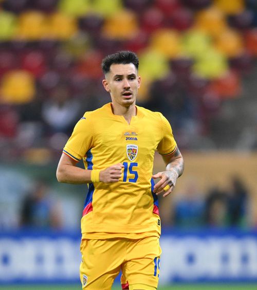„Explicați-mi și mie”   Basarab Panduru nu a înțeles  ce are de gând Hagi cu Opruț:   „Între ce și ce ar putea să fie?”