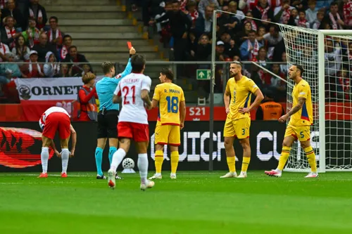 Radu Drăgușin, eliminat în meciul Polonia - România FOTO Raed Krishan/GOLAZO.ro