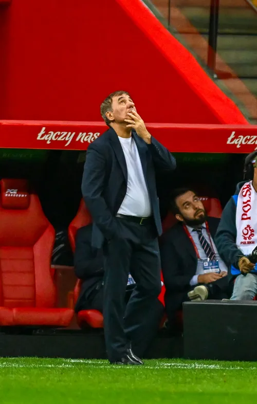 Gică Hagi, prăbușit în meciul cu Polonia. Foto: Raed Krishan/GOLAZO.ro