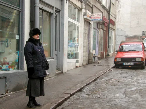 FOTO | Centrul Vech, cum l-am uitat: în paragină, fără terase și pub-uri. Imagini din Bucureștiul milionarilor săraci din 2003, când salariul mediu net era de 140 de dolari