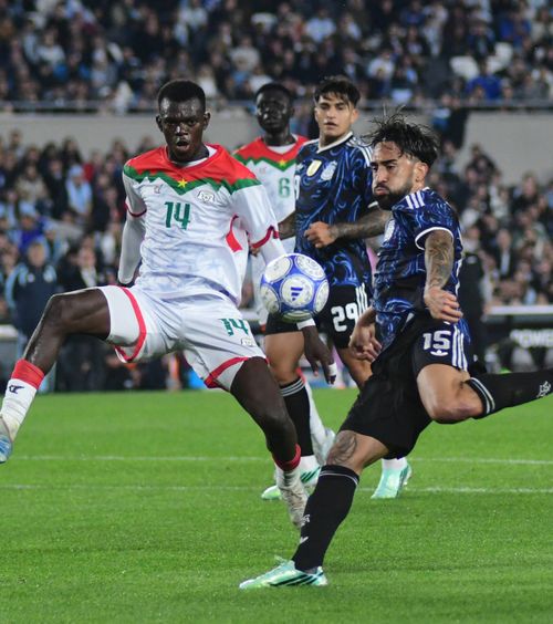 Scandal înainte de meciul cu Argentina  Jucătorii  au refuzat să facă deplasarea.  Au intrat fotbaliști de la naționala U23! Ce s-a întâmplat