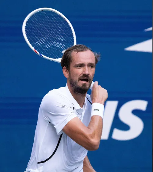 „Nu era furie sau frustrare”  Daniil Medvedev, prima reacție după ce a fost descalificat la Beijing.  Gestul îl poate costa enorm