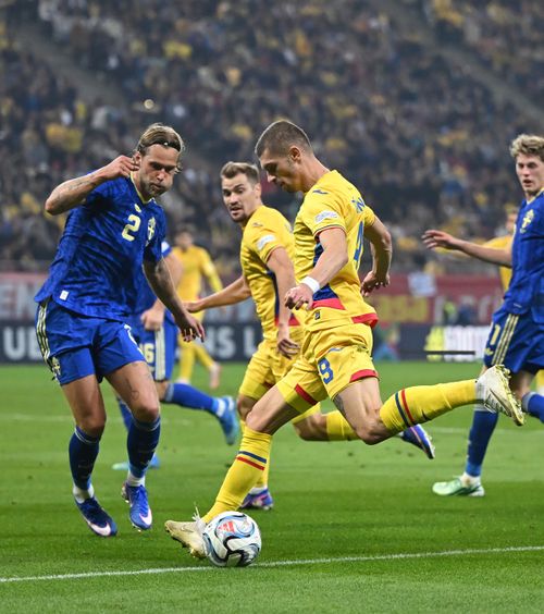 Mai aproape de ce vrea Hagi   ANALIZĂ.  România a părut să-și revină în ultima parte cu Suedia.  Mai puține greșeli, mai multă concentrare.  Dar tot fără gol