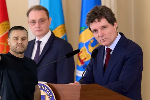 Reacția un pic ciudată a primarului Ciucu, la mai bine de 12 ore după ce Nicușor Dan l-a desemnat premier pe Luca Niculescu