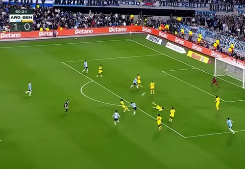 Pasa decisivă a lui Messi la golul lui Nico Paz. Foto: captură YouTube/FUTVCR