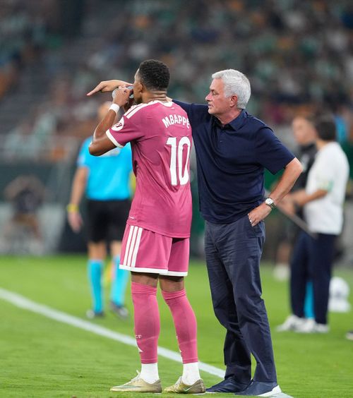 Tensiuni la Real Madrid   Mourinho nu l-a iertat pe Mbappe  pentru gestul sfidător făcut după accidentare. S-a lăsat cu insulte