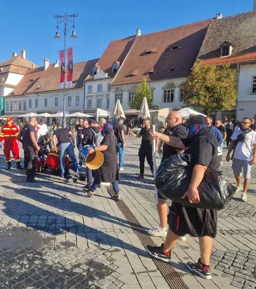 Tensiuni uriașe la Sibiu   FOTO:  Fanii Timișoarei și cei ai Stelei  au intrat în conflict  în centrul orașului! Altercații cu jandarmii și reporter amenințat