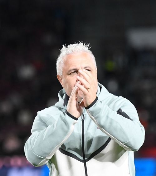 Șumudică o dă la întors  Cum  și-a contrazis propriile declarații  după eșecul din derby-ul cu U Cluj: „Nu răspund pentru nimic”