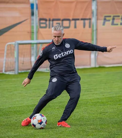 Va sta Reghecampf pe bancă?   Detalii de ultimă oră.  Antrenorul de la FCSB nu e încă înregistrat la LPF!