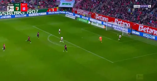 Gafa uriașă comisă de Manuel Neuer în meciul cu Augsburg. Foto: captură X/@NewsClickng