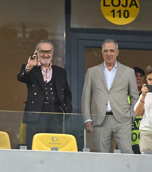 Surpriză pe Arena Națională!   FOTO.   Gigi Becali,  în tribune la FCSB - Oțelul. De când nu mai fusese la un meci