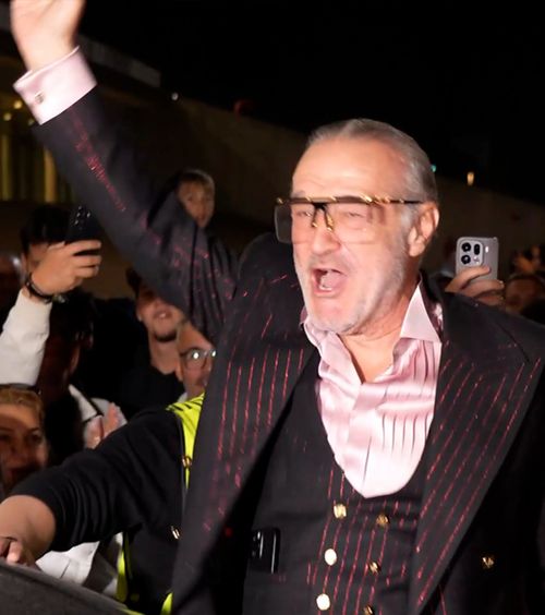 Becali a făcut circ la stadion   VIDEO.   S-a urcat pe mașină,  ca-n „vremurile bune”. Nemulțumit de meci: „Ce să facă Reghe?”